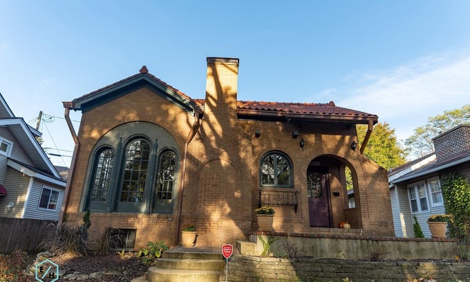 Rockford House | This Spanish style house is located in the historic Edgewater neighborhood.