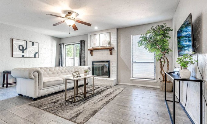 Edmond House | This townhouse is a 2 bedroom(s), 1.5 bathrooms, located in Edmond, OK.
