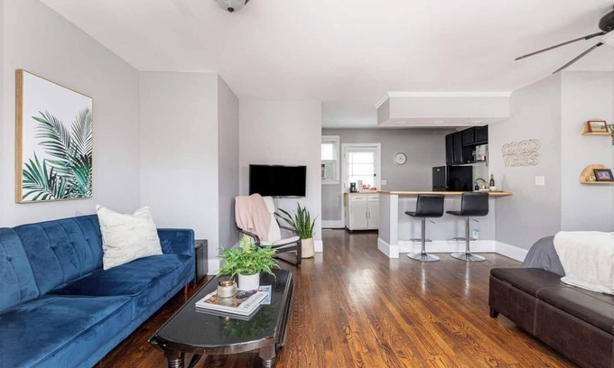 West End Apartment | This triplex is a 0 bedroom(s), 1 bathrooms, located in Nashville, TN.