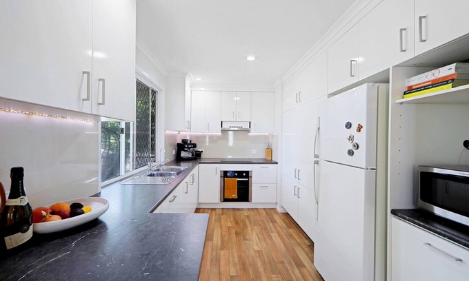 Bargara House | This two-bedroom cottage in Bargara is perfect for your summer coastal escape!