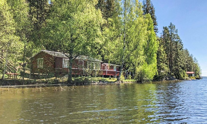 Ostra Amtervik House | This vacation home right on Lake Visten will delight any angler