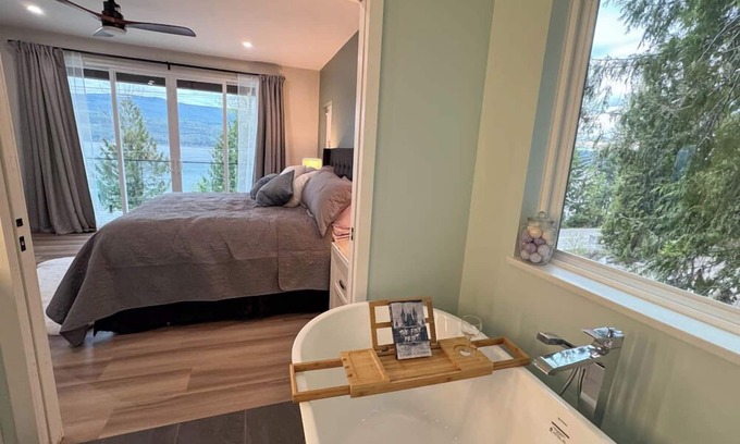 Anglemont House | Thistle Dew Lake House with Private Beach & Buoy! Shuswap Lake