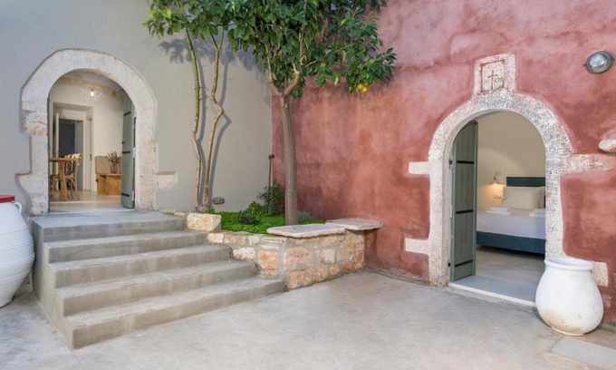 Sternes House | Tholos Cottage