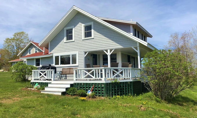 Harpswell Cottage | Thorburn - Experience a classic ME vacation at this beautiful summer cottage