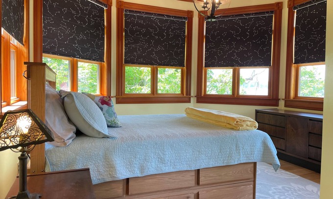 Thousand Island Park House | Thousand Island Park home, 5 bedroom, 3 and 1/2 bath, with dock space!