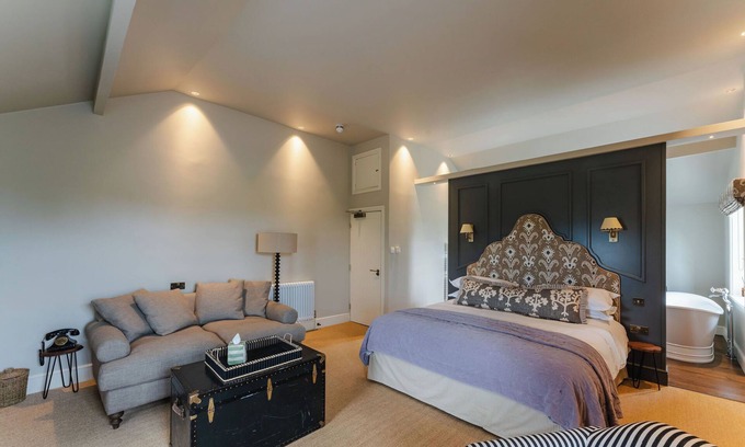 Grange Moor Hotel | Three Acres Inn & Restaurant