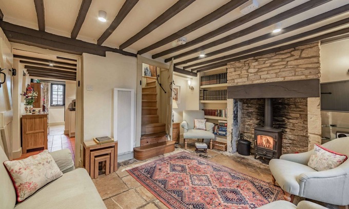 Longborough Cottage | Three bed Cotswold holiday cottage near Stow-on-the-Wold - Spa Changing Rooms