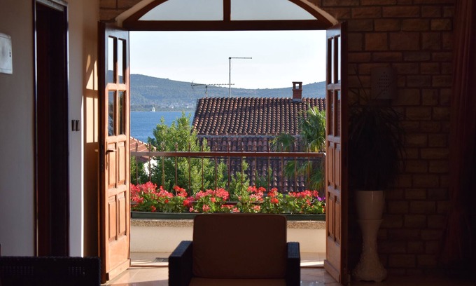 Sveti Filip i Jakov Apartment | Three bedroom apartment with balcony and sea view Sveti Filip i Jakov, Biograd (A-4299-a)