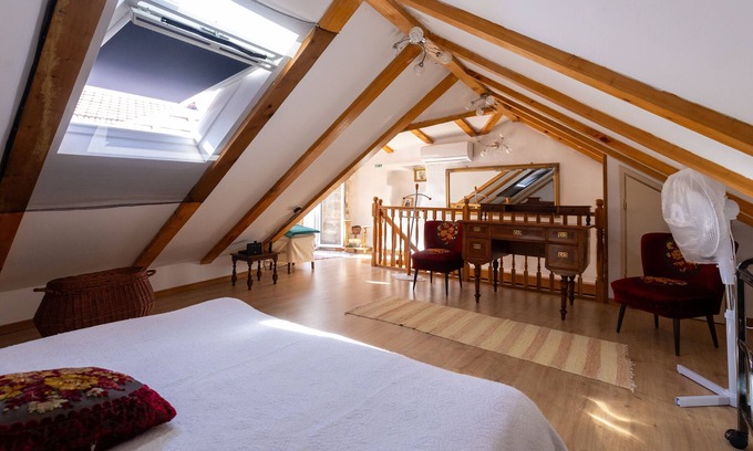 Stari Grad Apartment | Three bedroom apartment with balcony Stari Grad, Hvar (A-22052-a)