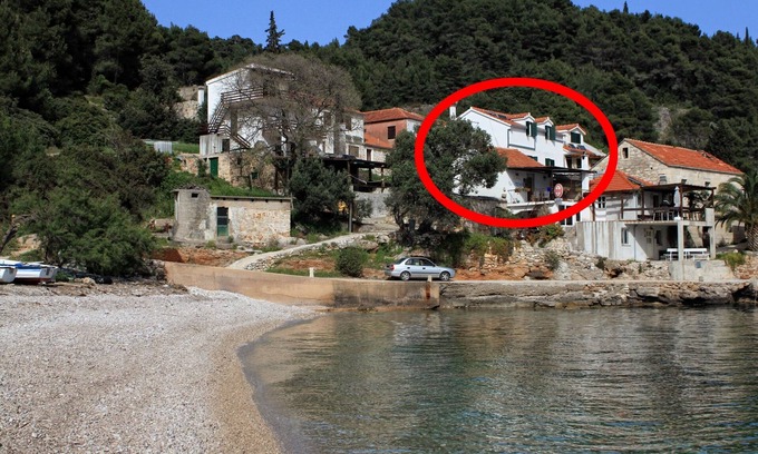 Gdinj Apartment | Three bedroom apartment near beach Cove Tvrdni Dolac, Hvar (A-8703-b)