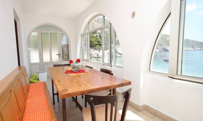 Zarace Apartment | Three bedroom apartment near beach Cove Zaraće, Hvar (A-8781-b)