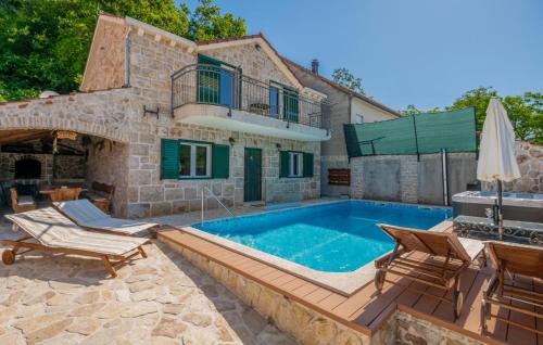 Prolozac House | Three-Bedroom Holiday Home In Sumet