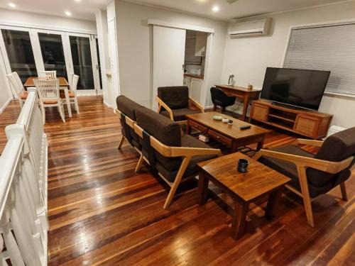 Rochedale South House | Three-bedroom house with pool & yard