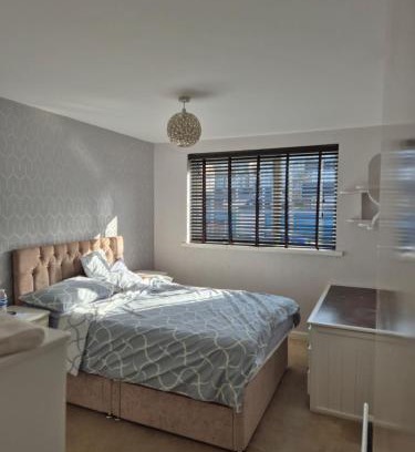 Redhill Bed & Breakfast | Three bedroom house with a garden