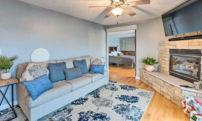 Rockford House | Three bedroom on River sleeps 10. Sits on the Rock River w/ gorgeous views.
