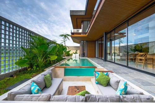Babakan Bed & Breakfast | Three Bedroom Pool Villa - VIIV House by Soobali