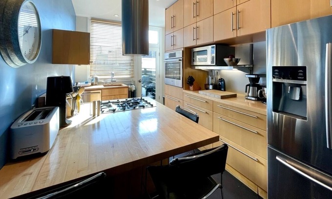 Russian Hill House | Three bedroom Russian Hill home in prime San Francisco neighborhood!