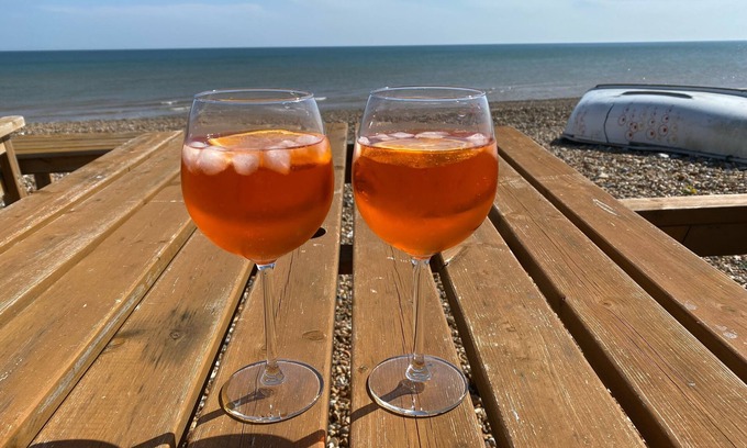 Pevensey House | Three bedrooms Beach house on a private beach