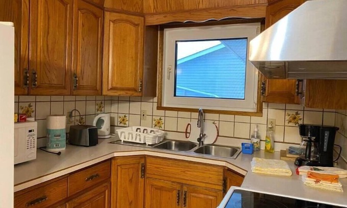 Saskatoon House | Three Bedrooms Main-floor Suite in Best Location