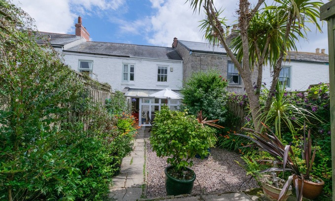 Mousehole House | Three Blind Mice - Two Bedroom House, Sleeps 4