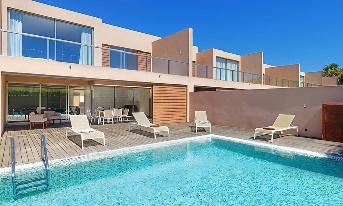 Salgados House | THREE Comfortable 2BR Villas, Private Pool, Full Kitchen and Pet-friendly!