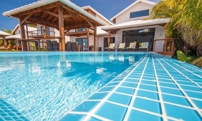 Antoneys Cay Villa | Three Ensuite King Bedrooms/Private Infinity Pool/Spacious Deck/Sunset Views