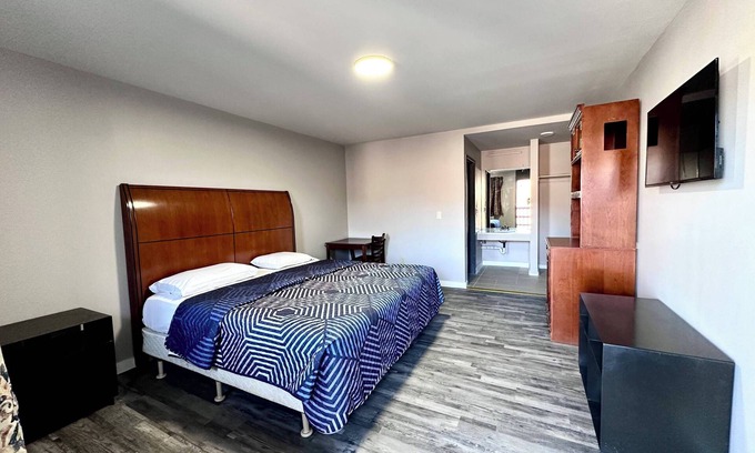 West New Haven Hotel | Three Judges Motel