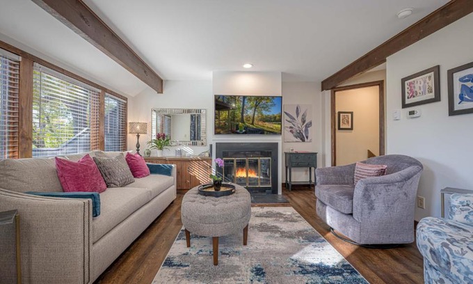The Galena Territory House | Three Kings and A Little Bling