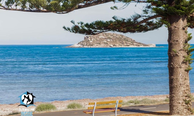Encounter Bay House | Three Level Esplanade Magic with Stunning Views