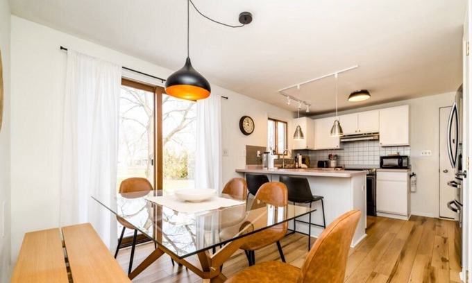 Three Oaks House | Three Oaks Charmer Close To Downtown! Two Night Summer MIN!