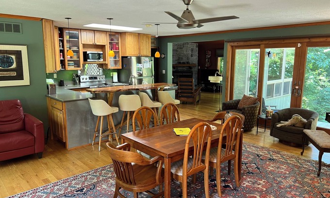 Three Oaks House | Three Oaks Creek House - Perfect - NEW HOT TUB! 3BR +king bed in screenhouse