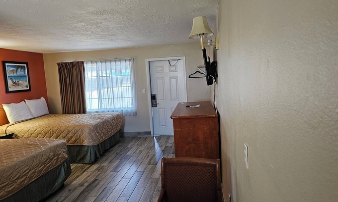 Titusville Hotel | Three Oaks Motel