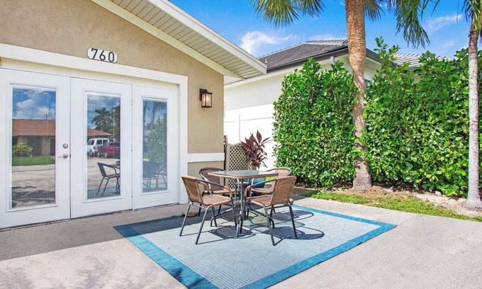 Naples Park House | Three Palms Charming 3bed 2bath Getaway