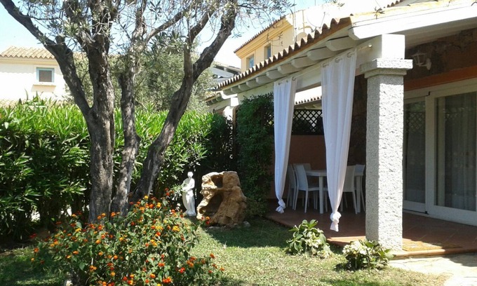San Teodoro City Centre House | Three-room apartment sleeps 4 near the center