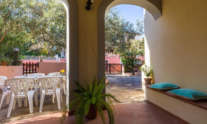 Agrustos House | Three-room apartment with large garden