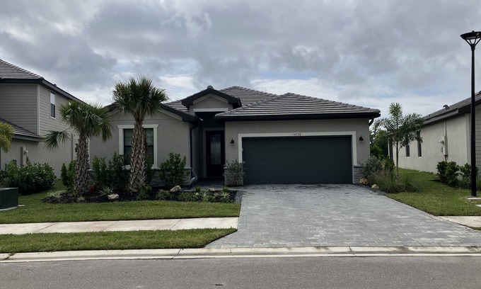 Gateway House | Three year old Cozy 4-bedroom house with private pool and two community pools