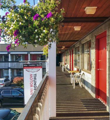 North Cowichan Hotel | Thunderbird Motor Inn