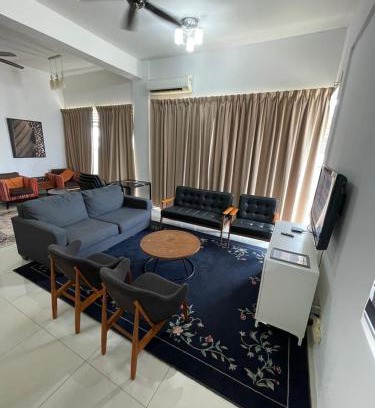 Malacca City House | Tiarapuri Homestay Tiara Golf Country Club,Ayer Keroh Melaka