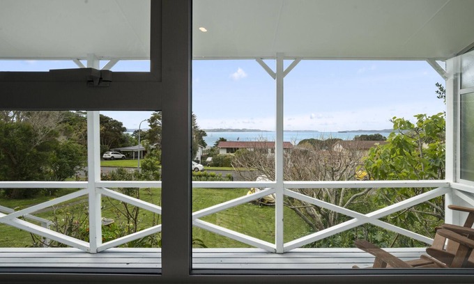 Algies Bay House | TIDE AND TRUE - ALGIES BAY HOLIDAY HOME, with a garden in Algies Bay