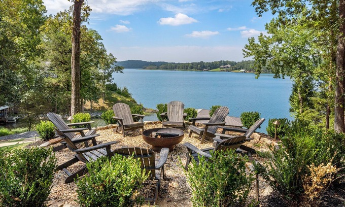 Northport House | Tide & Tranquility: Modern Lake Tuscaloosa Gem
