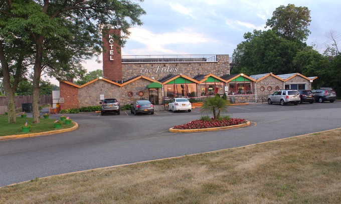 Lattingtown Hotel | Tides Motor Inn at Stehli Beach