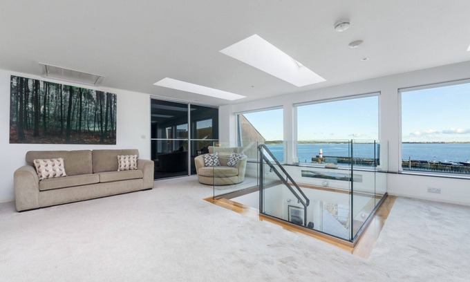 Port St Mary House | Tides View - a holiday cottage that sleeps 6 guests in 3 bedrooms