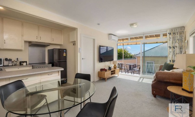Birkenhead Apartment | Tidy Birkenhead Apartment