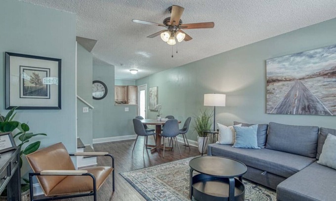 Olathe House | Tidy Townhouse: 3bd/1.5ba