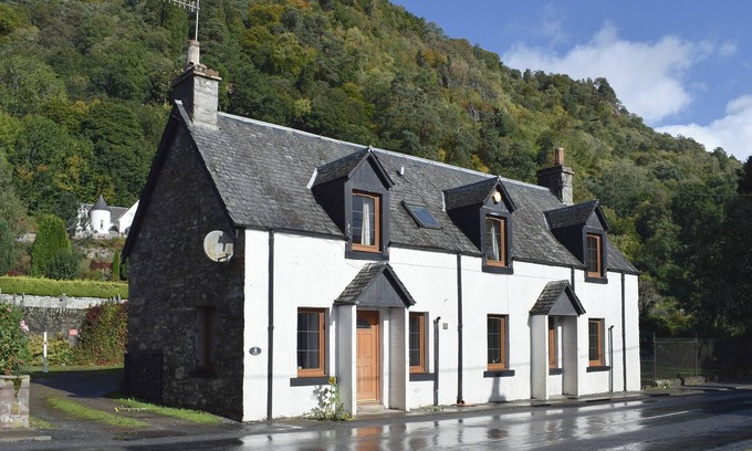 Weem Cottage | Tigh Craggan - UK10203