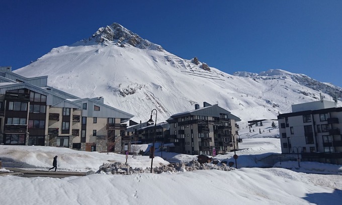 Le Lavachet Apartment | Tignes 6890 ft, 6 330sqft 2 room, south facing, quiet, views of the Gde Motte