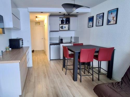 Val Claret Apartment | Tignes Val-Claret, Apt 2P Cabine 33m², 6 pers, Balcon - FR-1-449-193