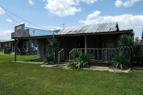 Minden House | Tiki Cabin Yellow Rose Canyon