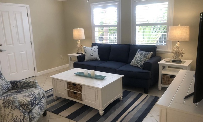 Englewood Apartment | Tiki Life. Tropical Gateway to Boca Grande Beaches! Relax without the costs!