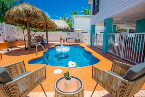 Marathon House | Tiki Time! Pool-tiki Hut-kayaks-grill-ocean View!